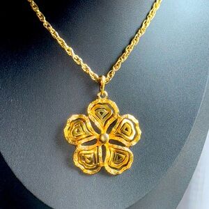 Vintage Roget Gold Tone Flower Statement Necklace